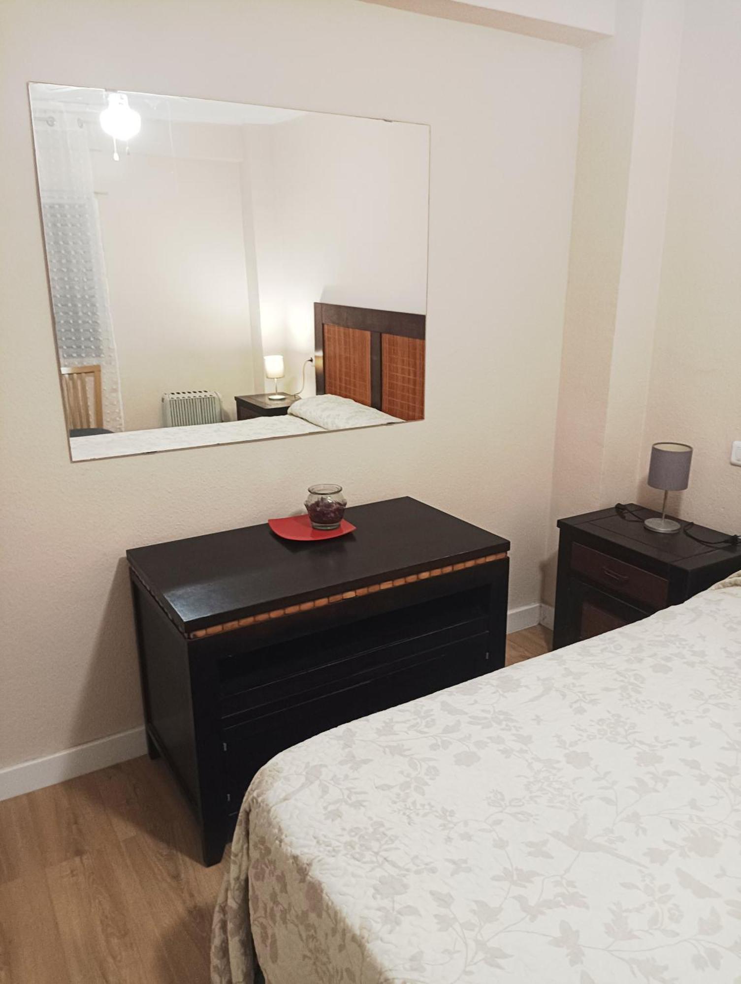 Habitaciones En Apartamento Compartido Delicias Room Cerca Del Mar, Aeropuerto, Ave Y Metro Малага Екстериор снимка